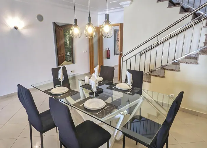 Farm Village- Townhouse 2 Mins From Old Town Albufeira