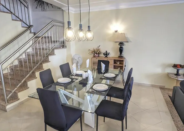 Farm Village- Townhouse 2 Mins From Old Town Albufeira
