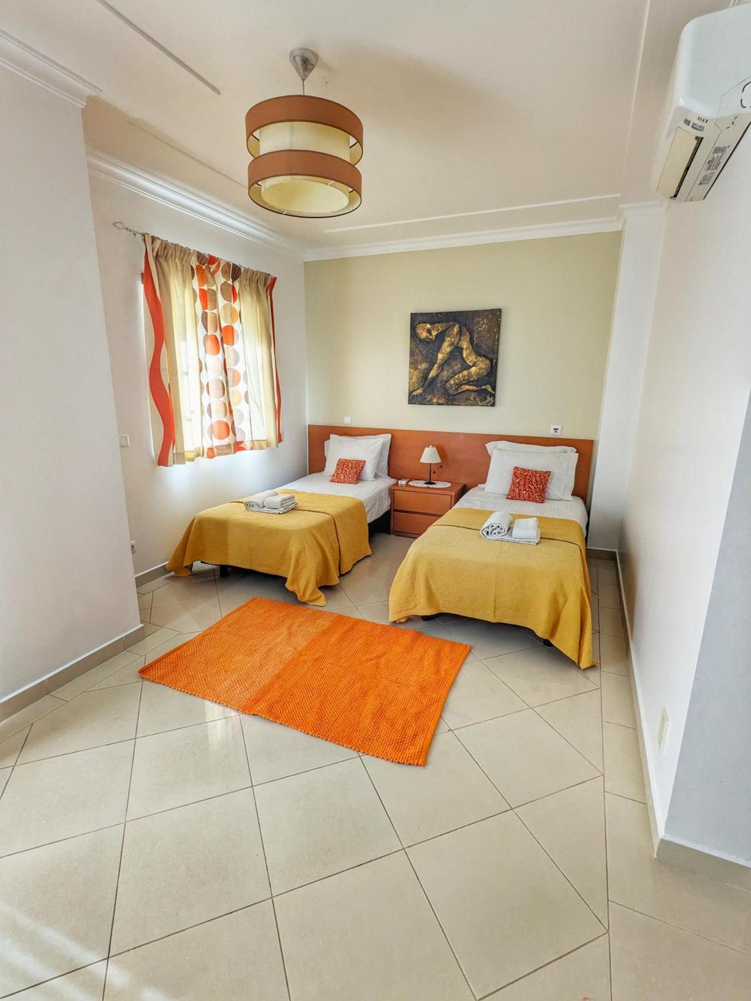 Farm Village- Townhouse 2 Mins From Old Town Albufeira *